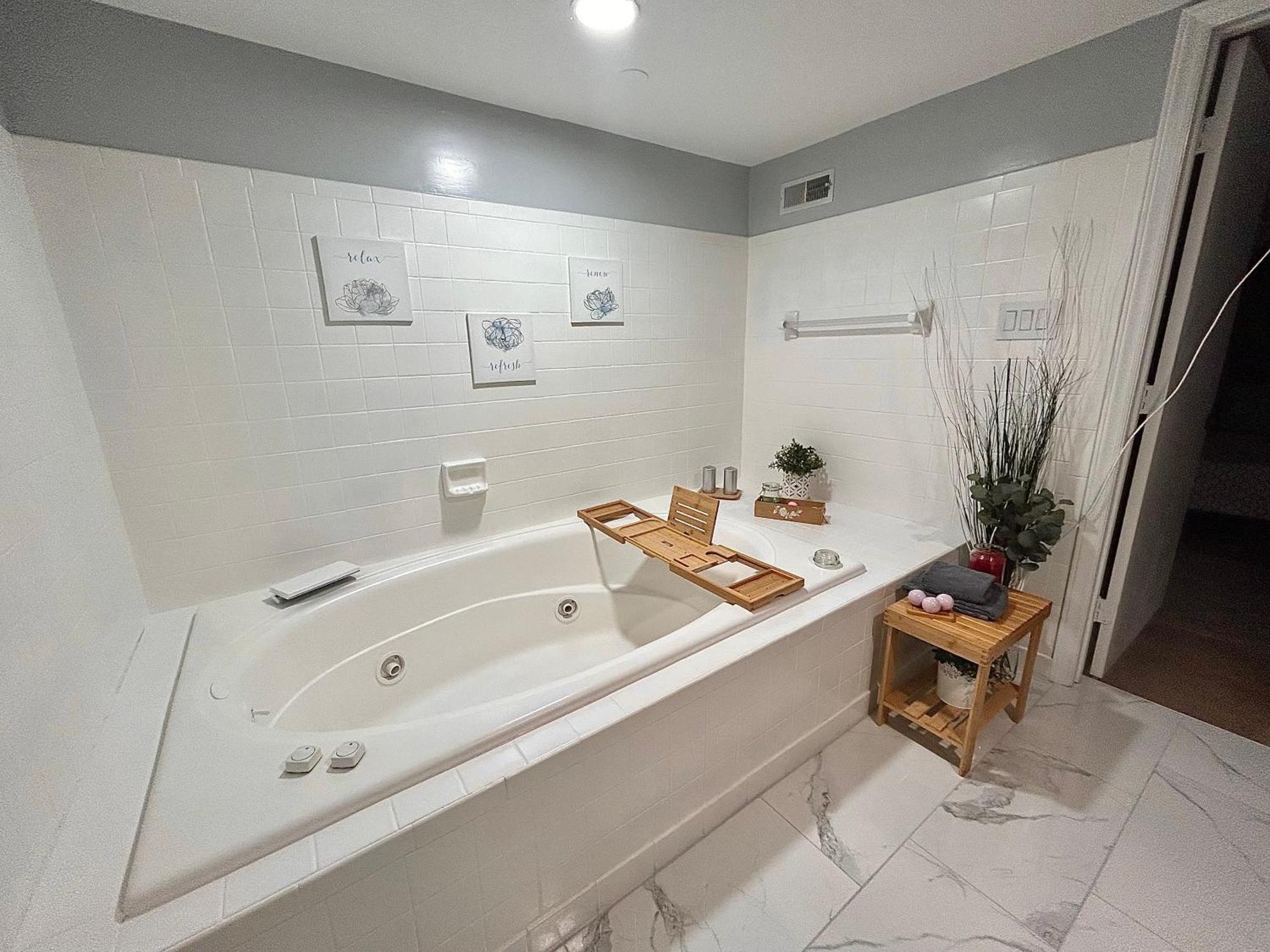 שרלוט Comfy Lower Lvl Apt With Jetted Tub Near Uptown And Unc מראה חיצוני תמונה